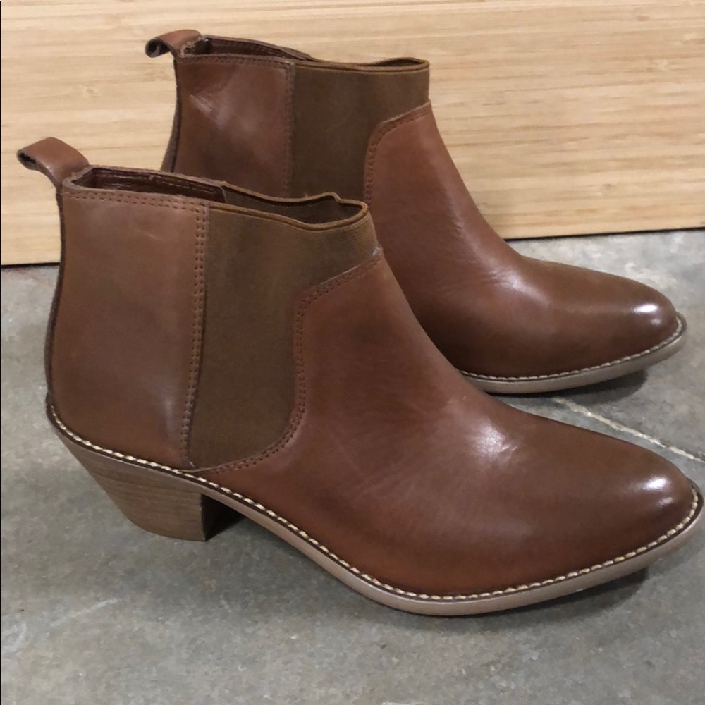 NWOB Kelsi Dagger ankle boots sz 7